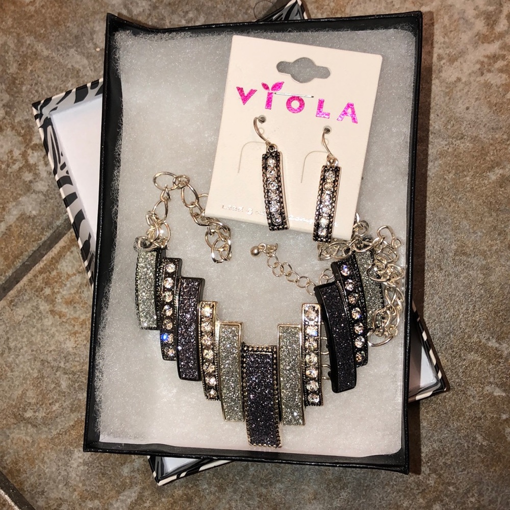 Gray sparkle necklace